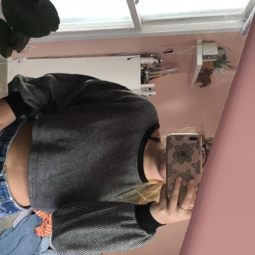 Cropped stripped shirt